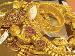 Gold Price Today: सुबह होते ही सोने के दाम औंधे मुंह हुए धड़ाम, खरीदारी से पहले देखें क्या है 10 ग्राम गोल्ड का भाव