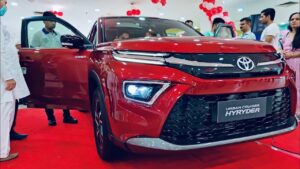 पारो जैसे सुन्दर लुक के साथ मार्केट में धमाल मचाएगी Toyota की मिनी Fortuner, कंटाप फीचर्स क साथ मिलेगा धांसू इंजन, जाने कीमत 