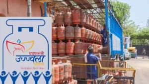 LPG CYLINDER: आम जनता को मिली खुशखबरी, 200 रुपये सस्ता हुआ एलपीजी गैस सिलेंडर, जाने पूरी खबर 