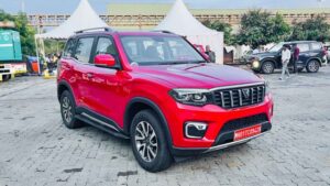 Safari की डिमांड कम कर देगी Mahindra की धाकड़ SUV, लालनटॉप फीचर्स के साथ पावरफुल इंजन, देखे कीमत 